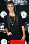 Bieber Announces 'Santa Claus Is Coming to Town' Video and Releases 'Mistletoe'