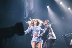 Video: Beyonce Gets Surprise Kiss by Jay-Z Onstage