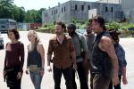'Walking Dead' Boss on Midseason Finale: It's Possible That Everybody Doesn't Make It Back