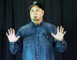 Video: Garth Brooks Serenades Fan With Cancer