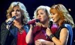 Video: Kelly Clarkson Performs 'Silent Night' With Reba McEntire and Trisha Yearwood
