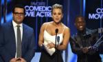 Kaley Cuoco Jokes About Her Anti-Feminist Stance at People's Choice Awards