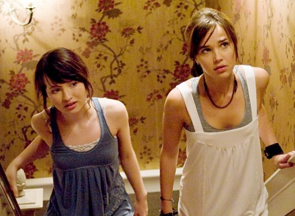 First Tale of Two Sisters Stills Unveiled