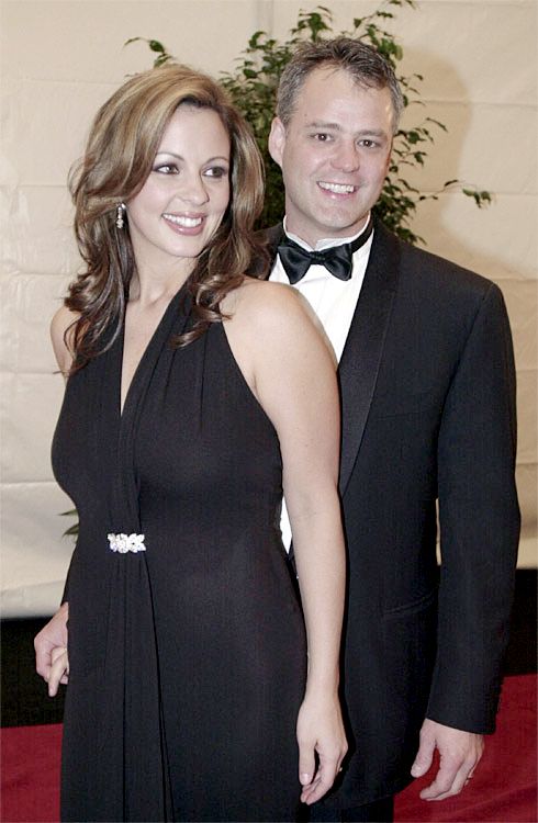 Sara+Evans+Husband Apparently Sara Evans ' divorce with husband Craig Schelske is getting ...