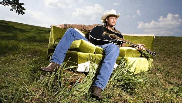 Video Premiere: Blake Shelton's 'She Wouldn't Be Gone'