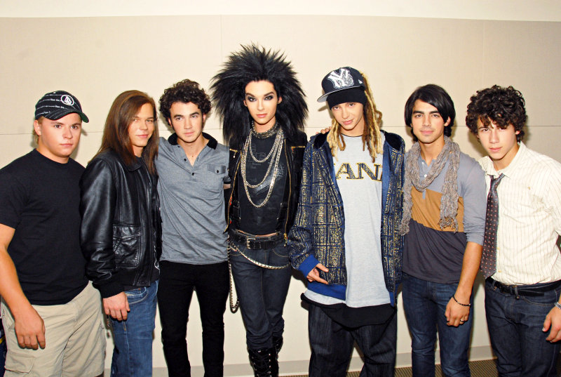jonas brothers with fans