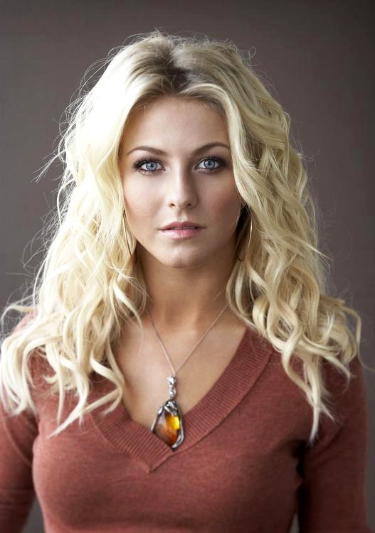 Ballroom dancer and country music singer Julianne Hough has premiered a 