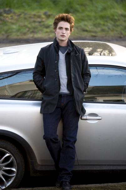 Fresh Images and Behind-the-Scene Videos of 'Twilight' Hit