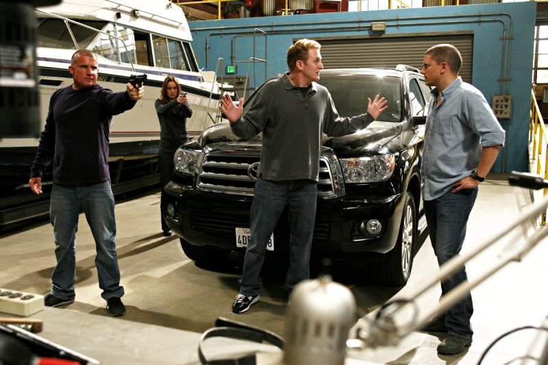 Two Sneak Peeks to 'Prison Break' 4.14: Just Business