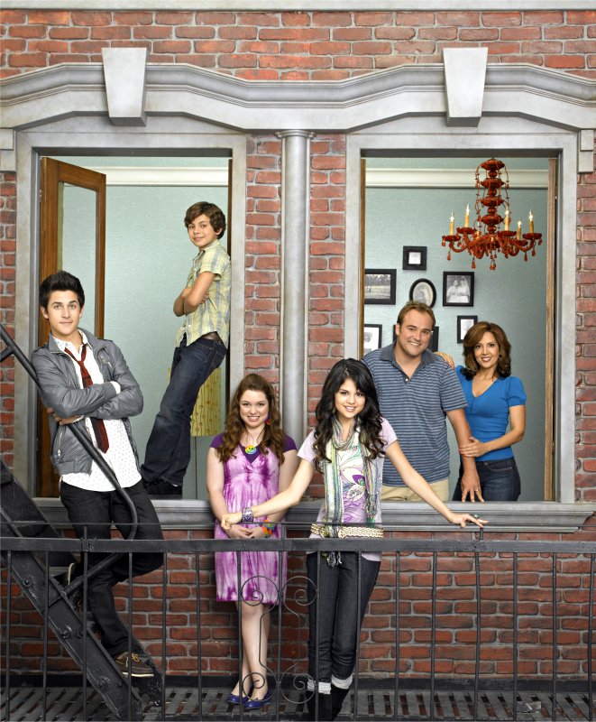  Selena Gomez David Henrie Jake T Austin and Jennifer Stone 