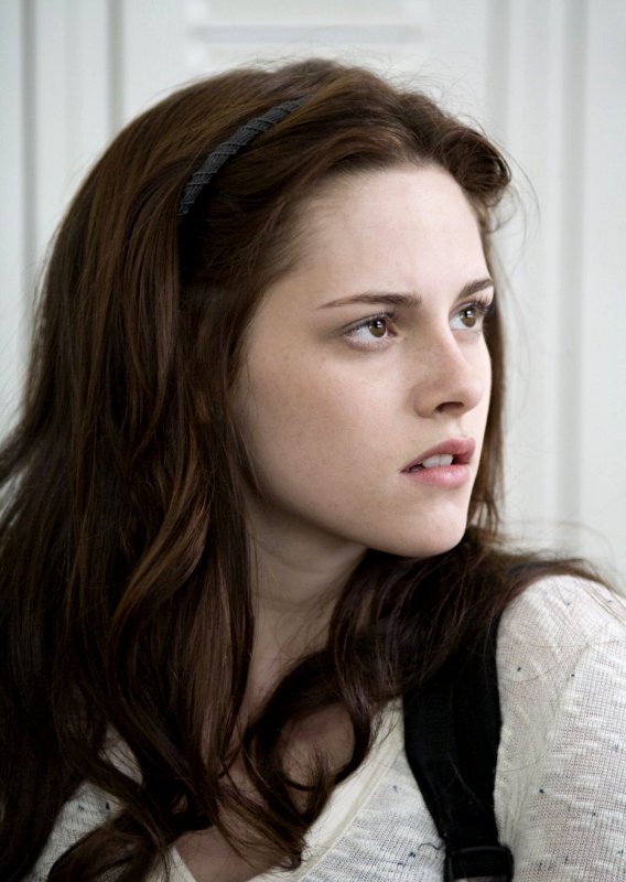 kristen stewart as a vampire in new moon