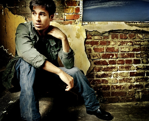 Video Premiere: Enrique Iglesias' 'Takin' Back My Love'