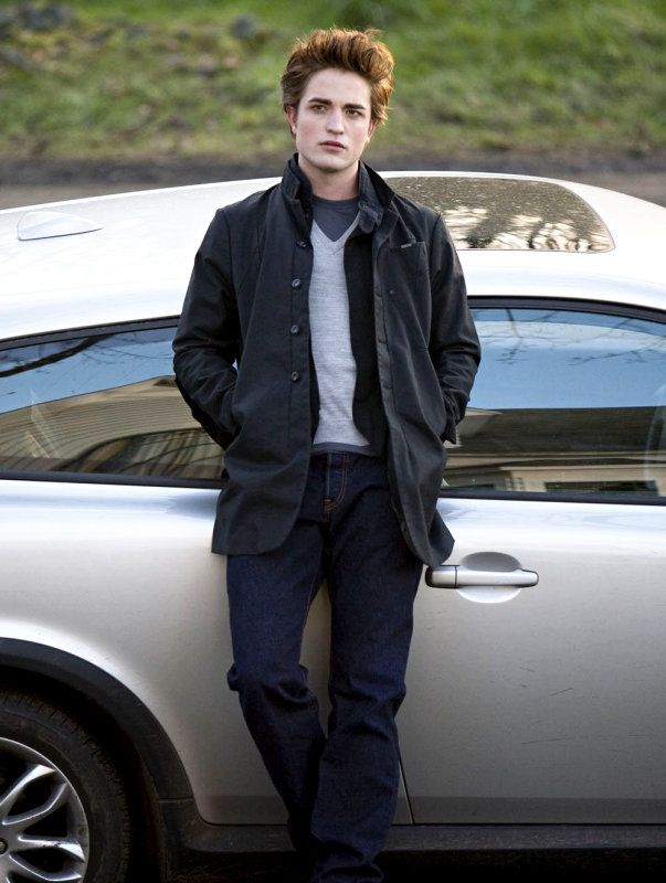 robert pattinson new moon. Robert Pattinson Not Injured