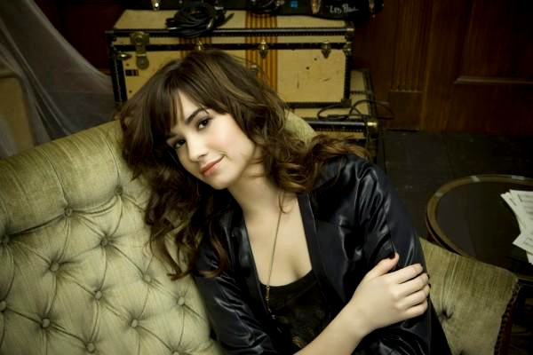Video: Demi Lovato Singing in 'Dancing with the Stars'