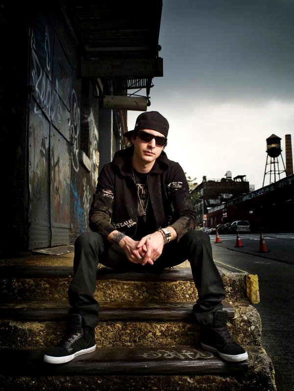 Behind-the-Scenes of Kevin Rudolf's 'Welcome to the World' Music Video