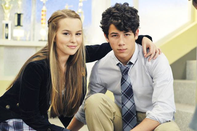 Sneak Peek of 'J.O.N.A.S!' Premiere Episode: Nick Sings to His Crush