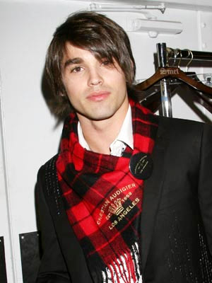 Miley Cyrus' Beau Justin Gaston to Star in TV Drama 'Santa Cruz'