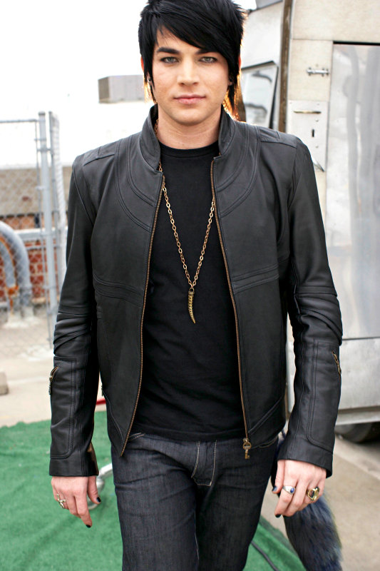 Gene Simmons Offers Adam Lambert to Tour With KISS Gene Simmons Offers Adam Lambert to Tour With KISS