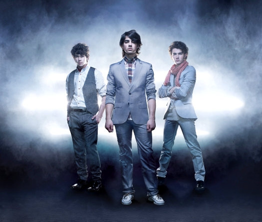 Video Premiere: Jonas Brothers' 'Fly With Me'