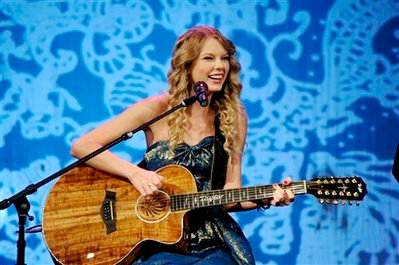 Video: Taylor Swift Performing on 'The View'
