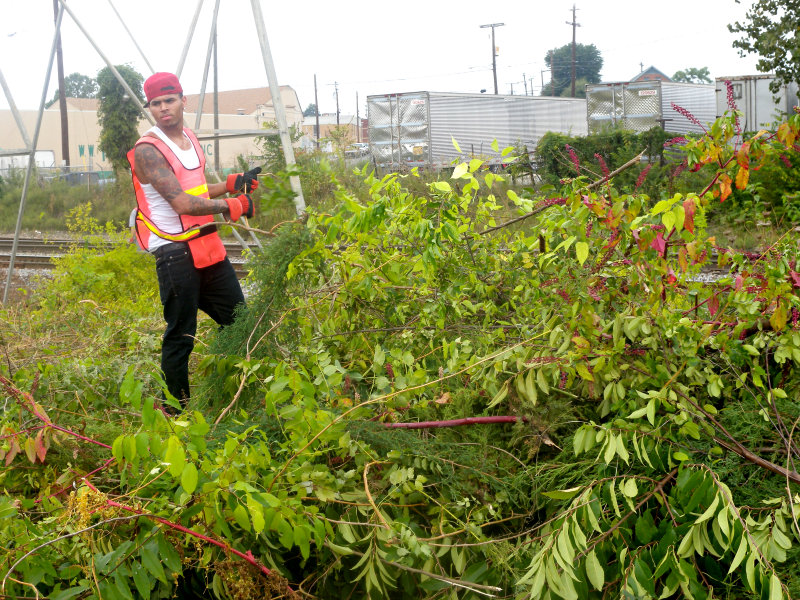 Chris Brown Tweets a Pic of Himself Starting Community Service