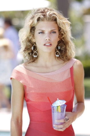'90210' 2.05 Preview: Naomi Goes Green