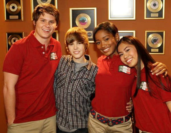 Two New Sneak Peeks of Justin Bieber on 'True Jackson'