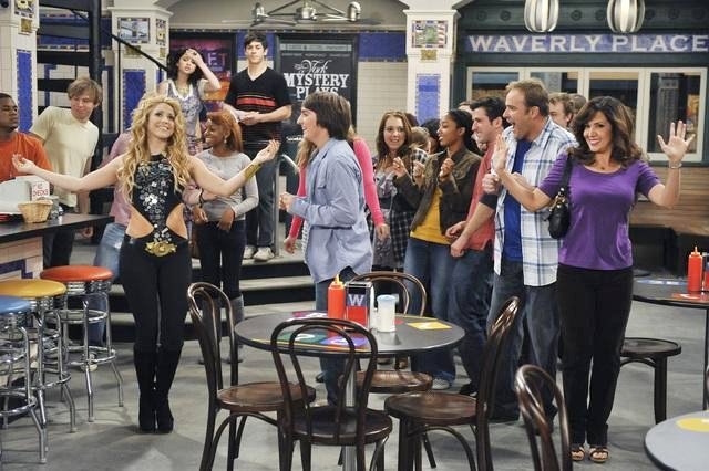 New Clip of Shakira on 'Wizards of Waverly Place'