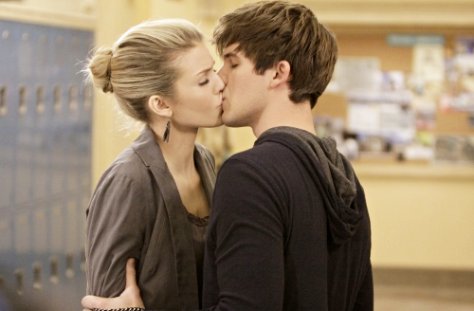 '90210' 2.19 Preview: Troubles for Naomi