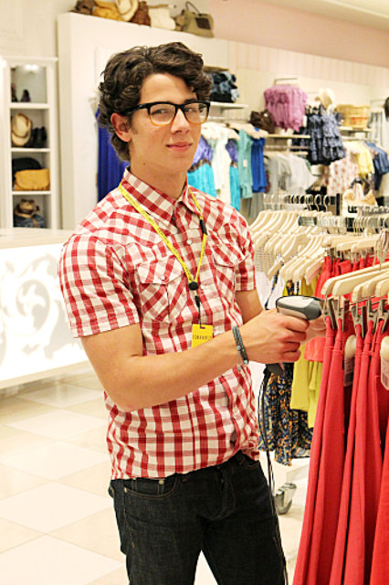 Video: Nick Jonas Is Store Clerk in 'I Get That a Lot'