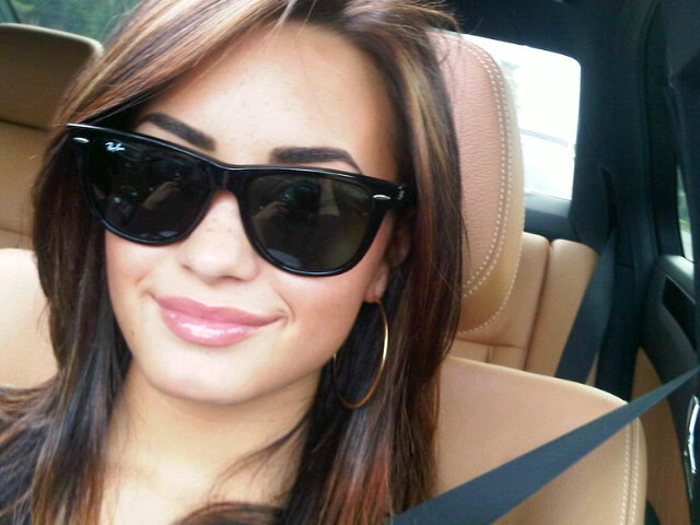 Demi+lovato+hair+up