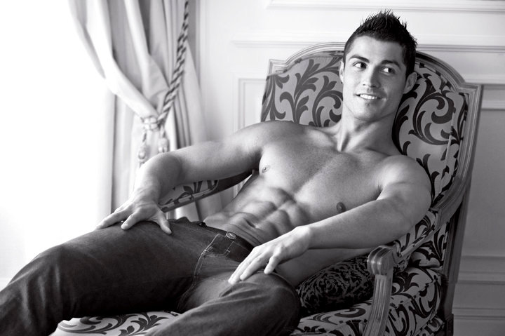 cristiano ronaldo armani. Cristiano Ronaldo Shows Buff