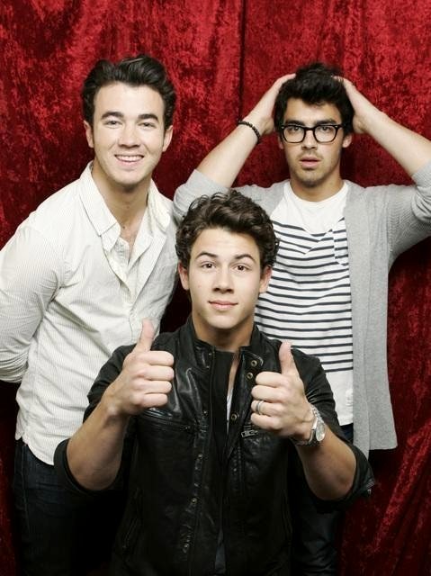 Jonas Brothers' 'Fall' Music Video From 'Jonas L.A.' Unveiled