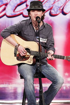 Michael Grimm Beats 10-Year-Old Sensation Jackie Evancho on 'America's Got Talent'