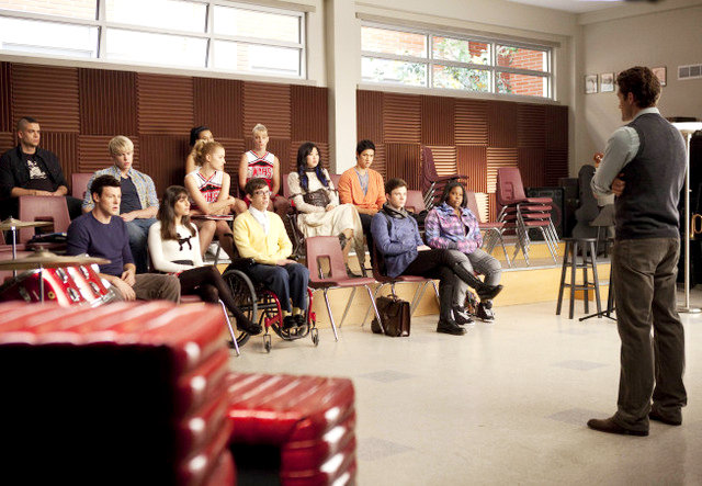 glee christmas album 2011 tracklist. Tracklisting and Release Date of New 'Glee' Christmas Album