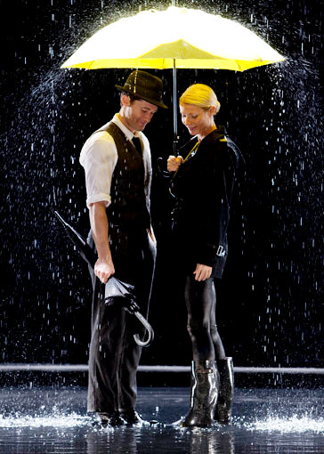 'Glee' First Looks: Gwyneth Paltrow and 'Teenage Dream'