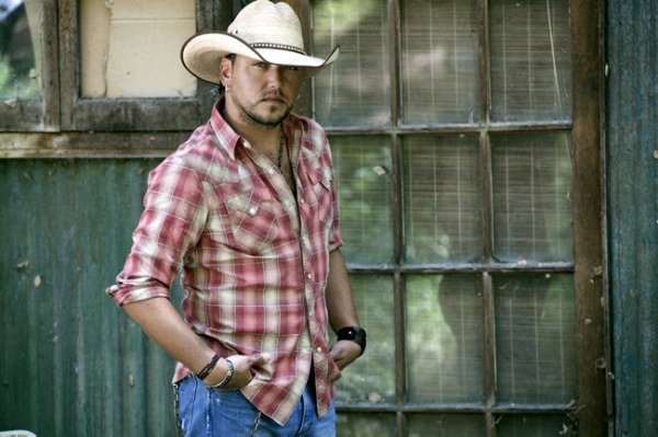 who is jason aldean married to. Jason Aldean managed to