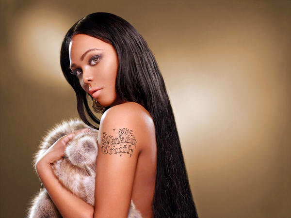Nicki Minaj Lil Kim Look Alike. Lil#39; Kim Drops Nicki Minaj
