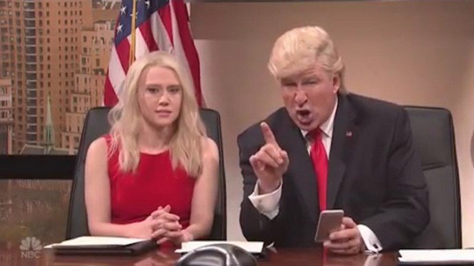 Alec Baldwin's Donald Trump Can't Stop Tweeting During National Security Briefing on 'SNL'