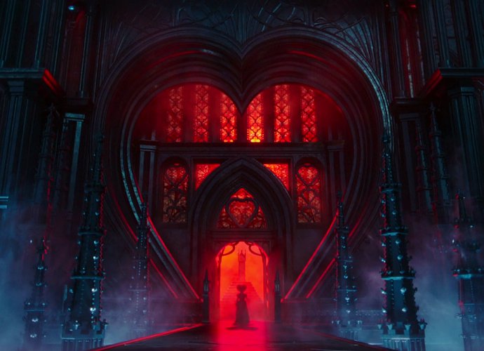 'Alice Through the Looking Glass' New Clip Reveals Red Queen's Mansion