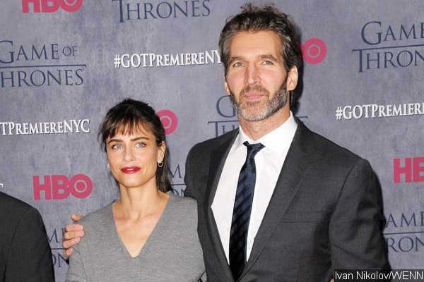 Amanda Peet Threatens to Divorce 'Game of Thrones' Showrunner Over Jon Snow's Death