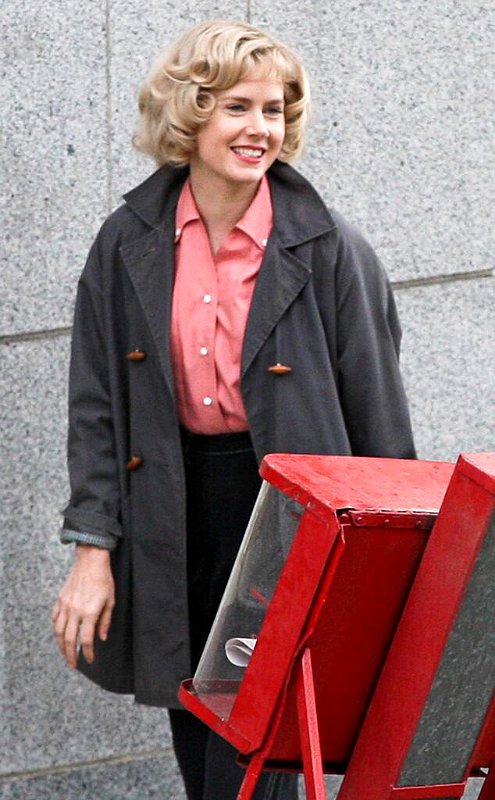 amy-adams-channels-marilyn-monroe-on-big-eyes-set.jpg
