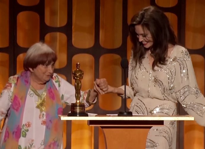 Video: Angelina Jolie Dances With Agnes Varda Onstage of Governors Awards