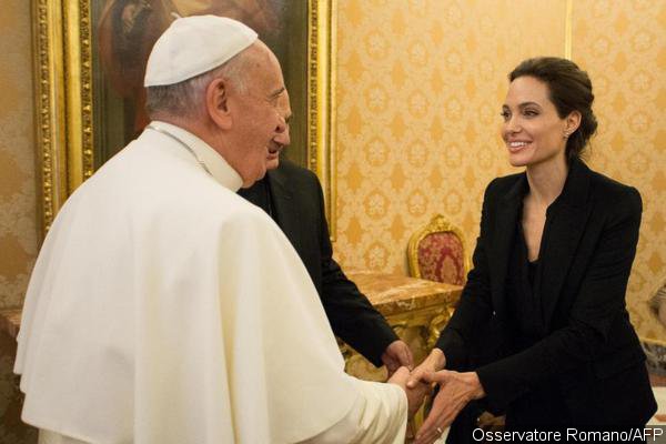Angelina Jolie Meets Pope Francis After Screening 'Unbroken' at Vatican