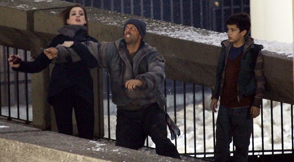 Anne Hathaway Pictured Fighting Thug on 'Dark Knight Rises' L.A. Set