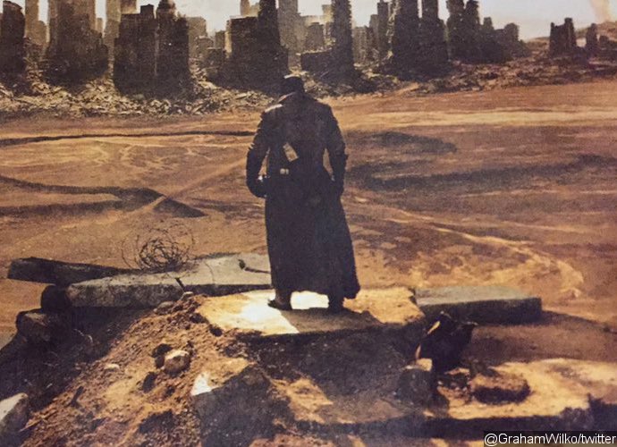 New 'Batman v Superman' Image Teases Supervillain Darkseid's Presence