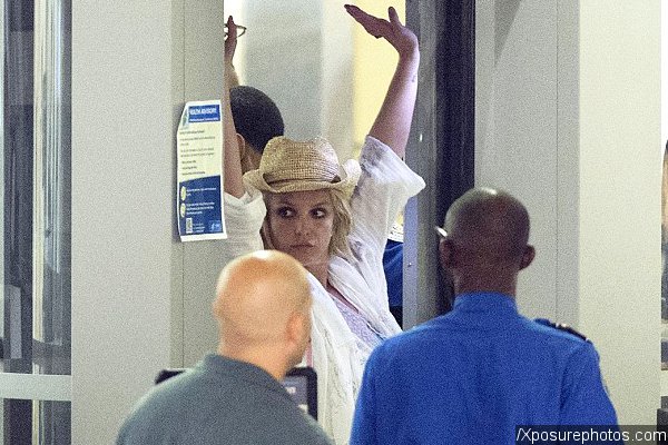 Britney Spears Gets Two Full Body Scans After Failing to Pass LAX Metal Detector
