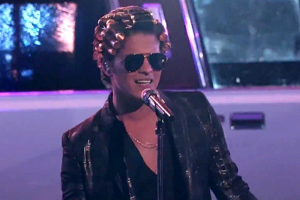 Video: Bruno Mars and Mark Ronson Perform 'Uptown Funk' on 'The Voice' Finale