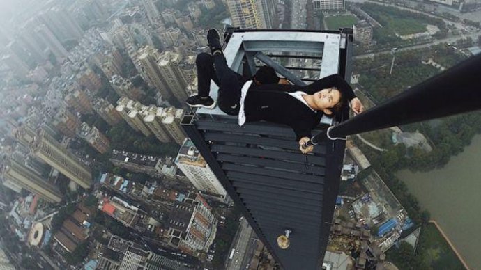 Chinese Daredevil Falls to His Death After Skyscraper Stunt Gone Wrong