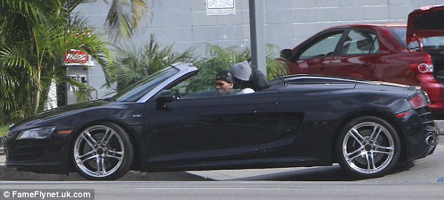 Chris Brown Spotted With Ex-Girlfriend Karrueche Tran